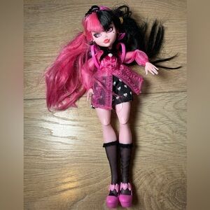 Draculaura G3 Core Wave 1 Monster High